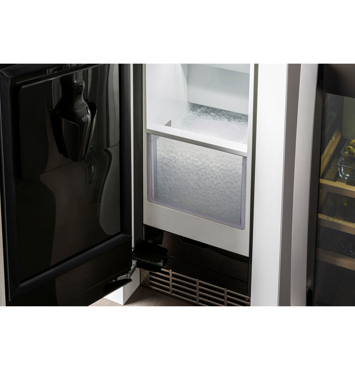 GE Profile Ice Maker 15-Inch Panel-Ready - Nugget Ice UNC15NPWII