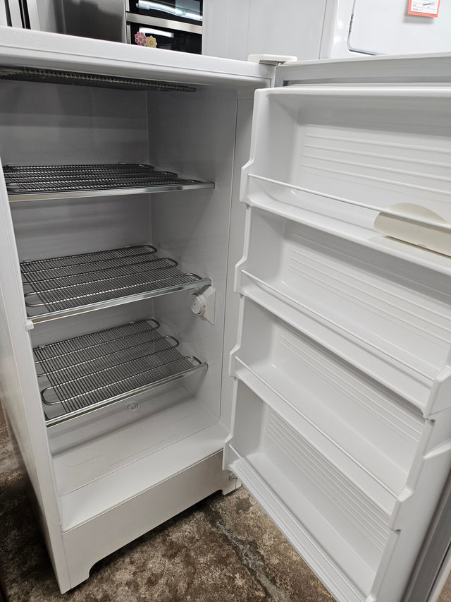 Reconditioned Frigidaire 8.7 Cu. Ft. Upright Freezer FFT40849-0B