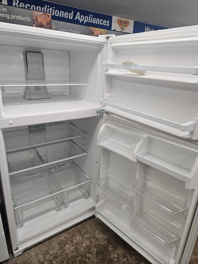 Reconditioned Whirlpool 33" Wide Top-Freezer Refrigerator WRT311FZDW02