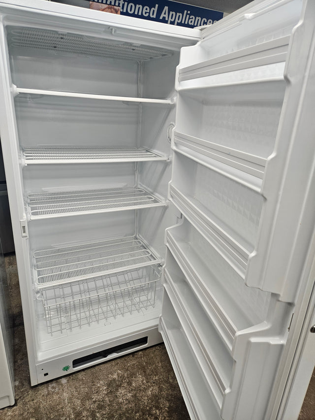 Reconditioned Woods Upright Freezer V20WUAWB