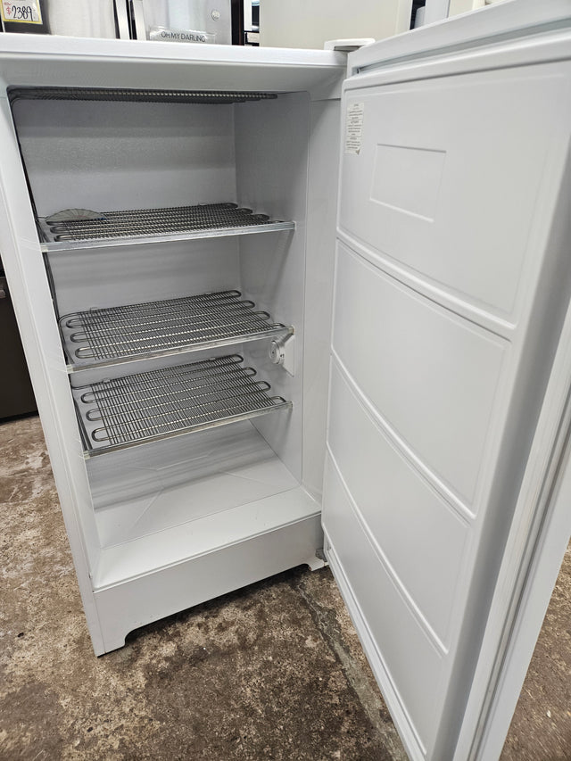 Reconditioned White Westinghouse Universal / Multiflex Upright Freezer MFU12M0BW2