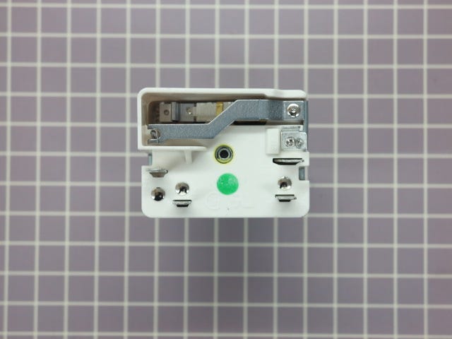 Surface Element Control Switch (7.2-9.0A) WB24T10146