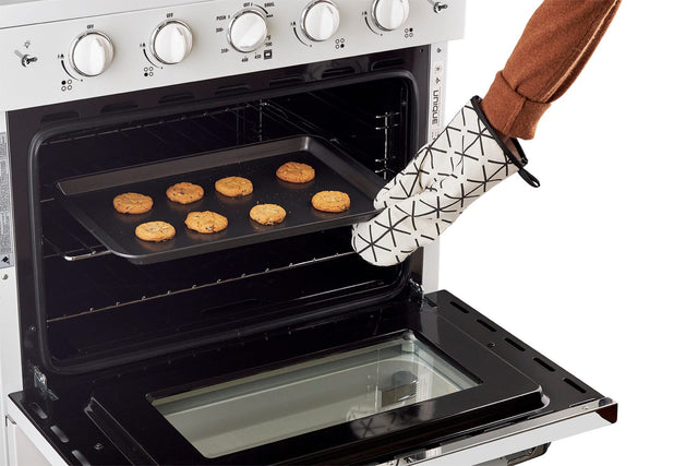 Classic Retro 30 -inch Free-Standing Gas Range with Convection Oven in Marshmallow White UGP-30CR W