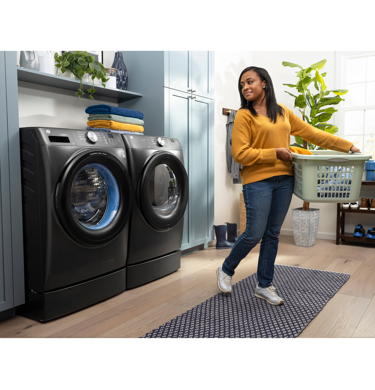 GE® ENERGY STAR® 7.8 cu. ft. Capacity Smart Front Load Gas Dryer GFD35GSPYDS