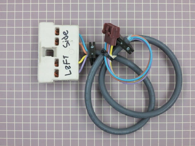 Receptacle With Wire Harness 7408P082-60