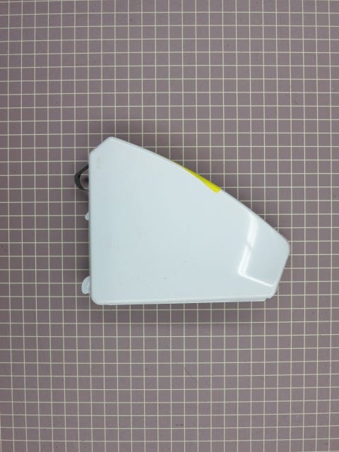 Control Panel End Cap (RH) (With Clip) 8566032