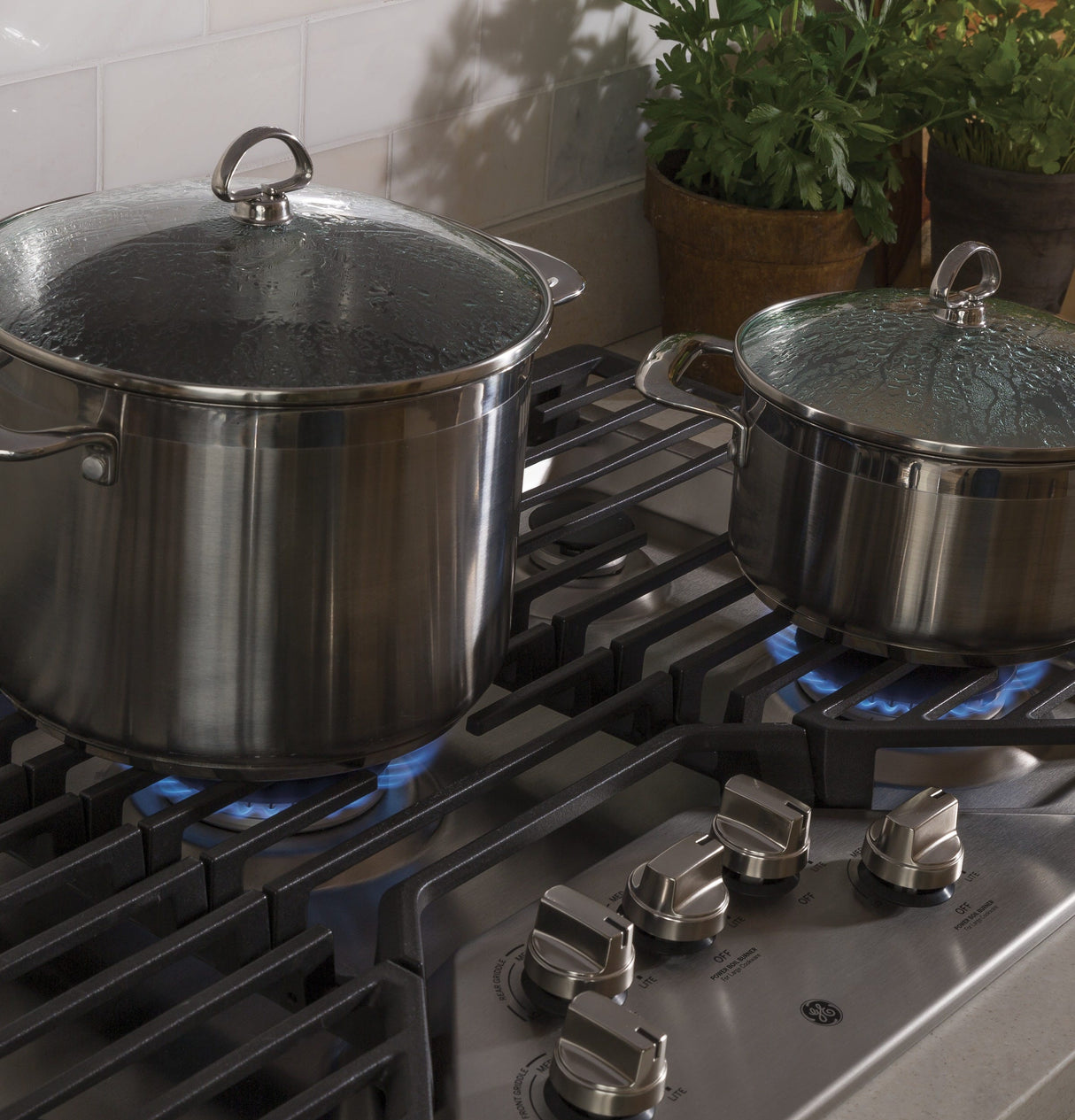 GE 30" Built-In Gas Cooktop with 5 Burners and Dishwasher Safe Grates JGP5030SLSS
