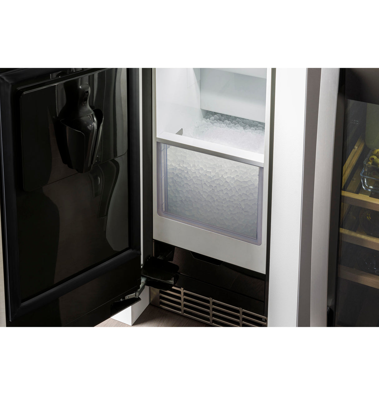 Ice Maker 15-Inch Panel-Ready - Nugget Ice UNC15NPWII
