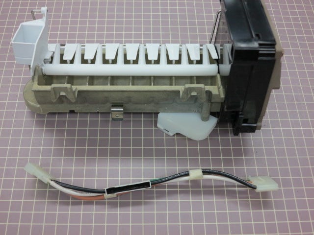 Icemaker D7824706Q
