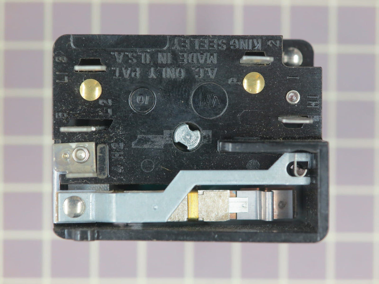 Unit Control Switch (5.2 - 6.6A) 9957098
