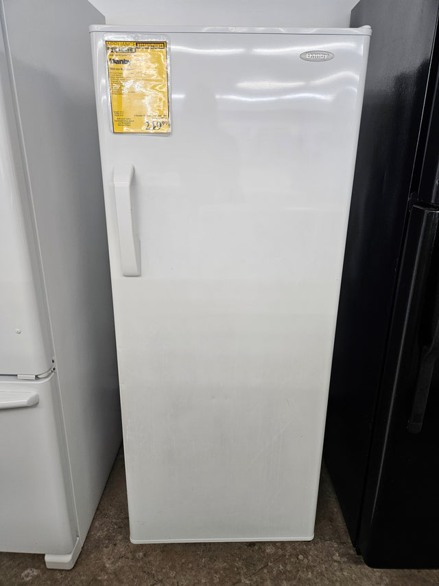 Reconditioned Danby Mid-Size Refrigerator D9604W