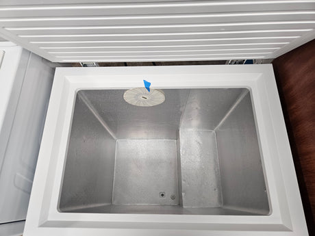 Reconditioned Idylis 5.0 Cu. Ft. Manual Defrost Chest Freezer IF50CM23NW