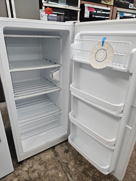 Reconditioned Magic Chef Upright Freezer MCUF88W