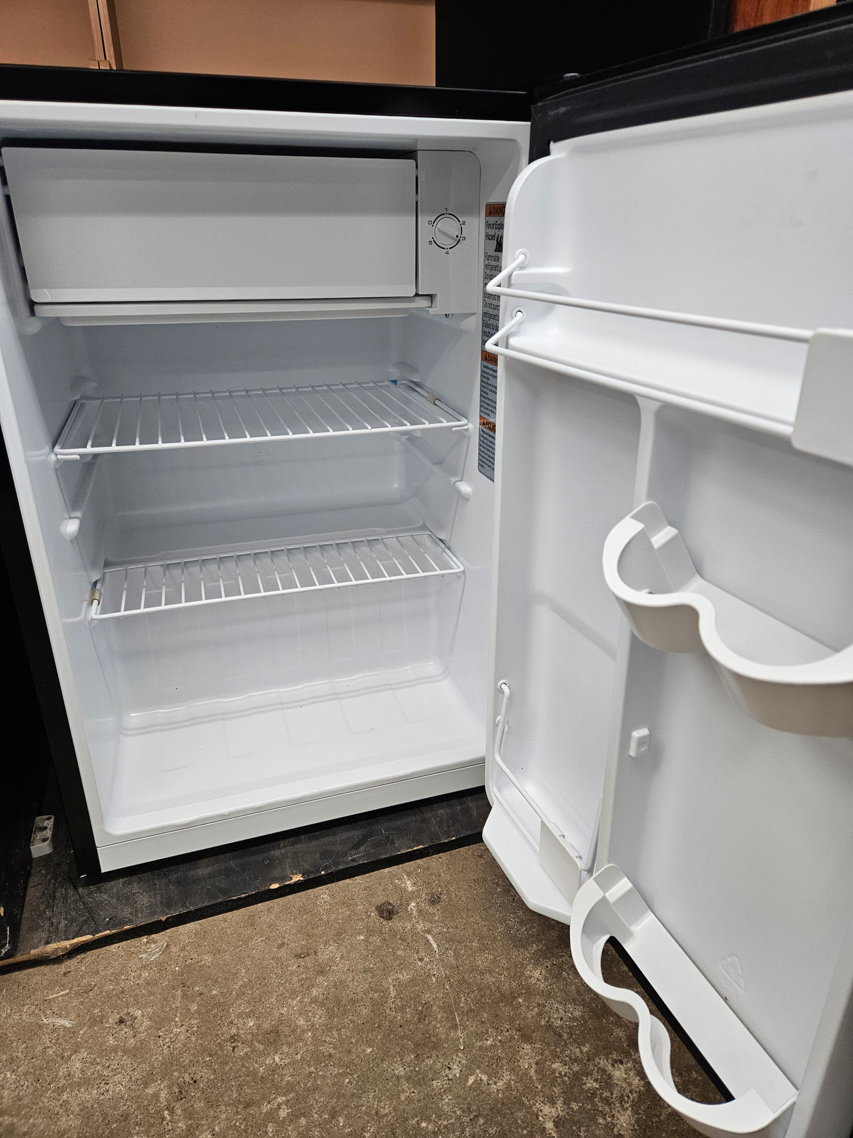 Reconditioned Haier 2.7 Cu. Ft. Compact Refrigerator HC27SW20RB