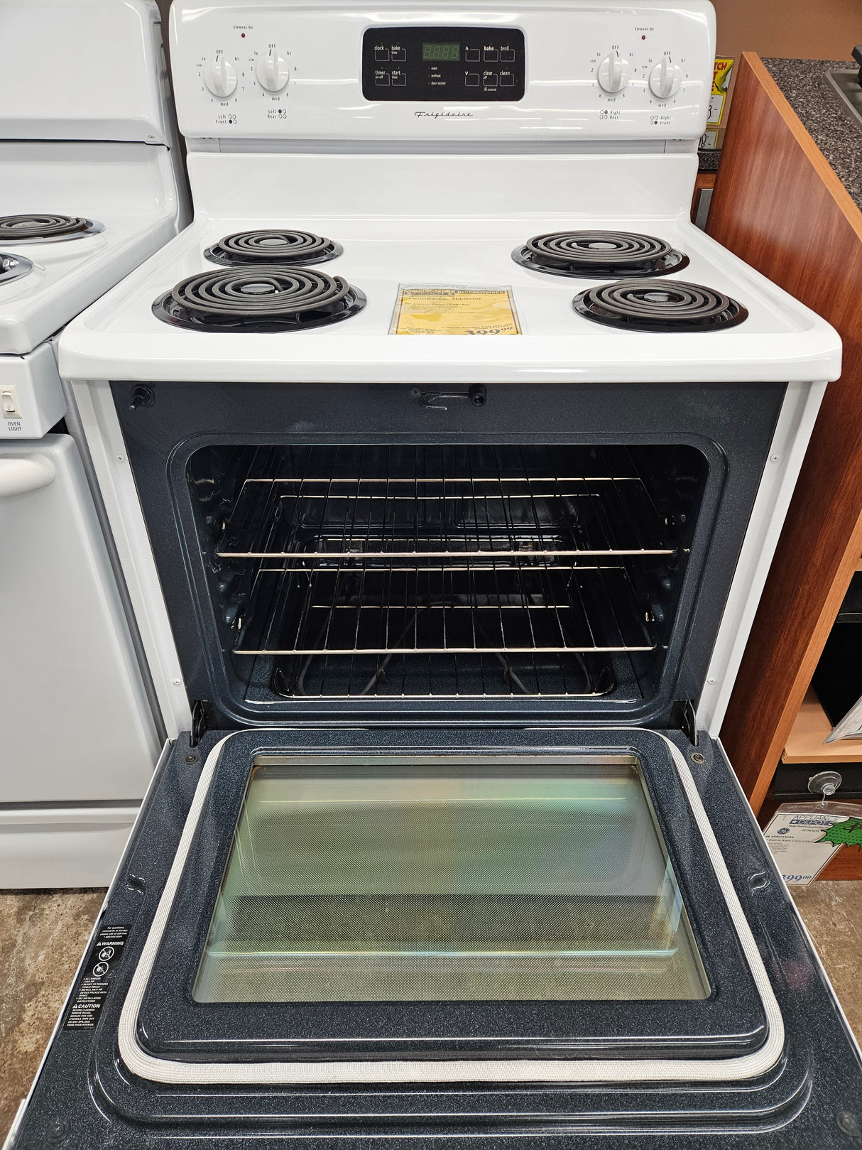 Reconditioned Frigidaire 30" Electric Range - Coil / SCO FEF355ASJ