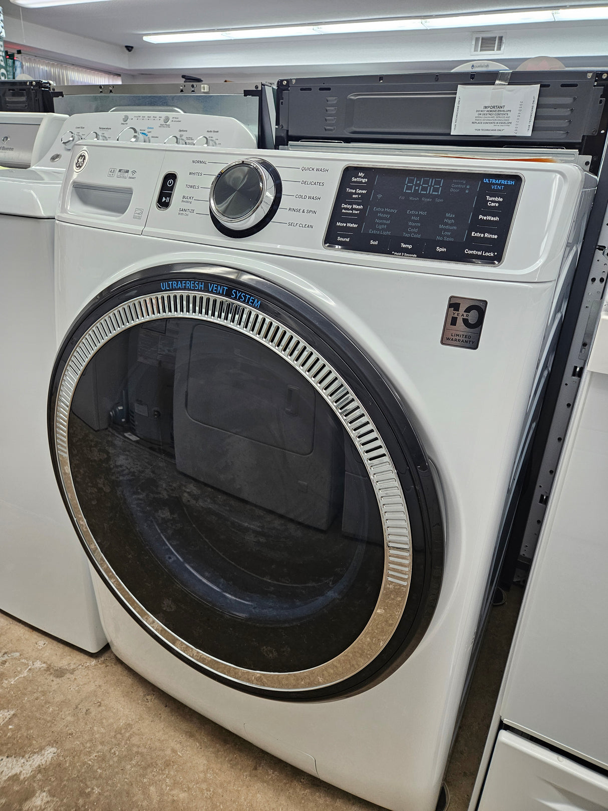 Reconditioned GE 4.8 Cu. Ft. Smart Front Load Washer GFW550SSN5WW