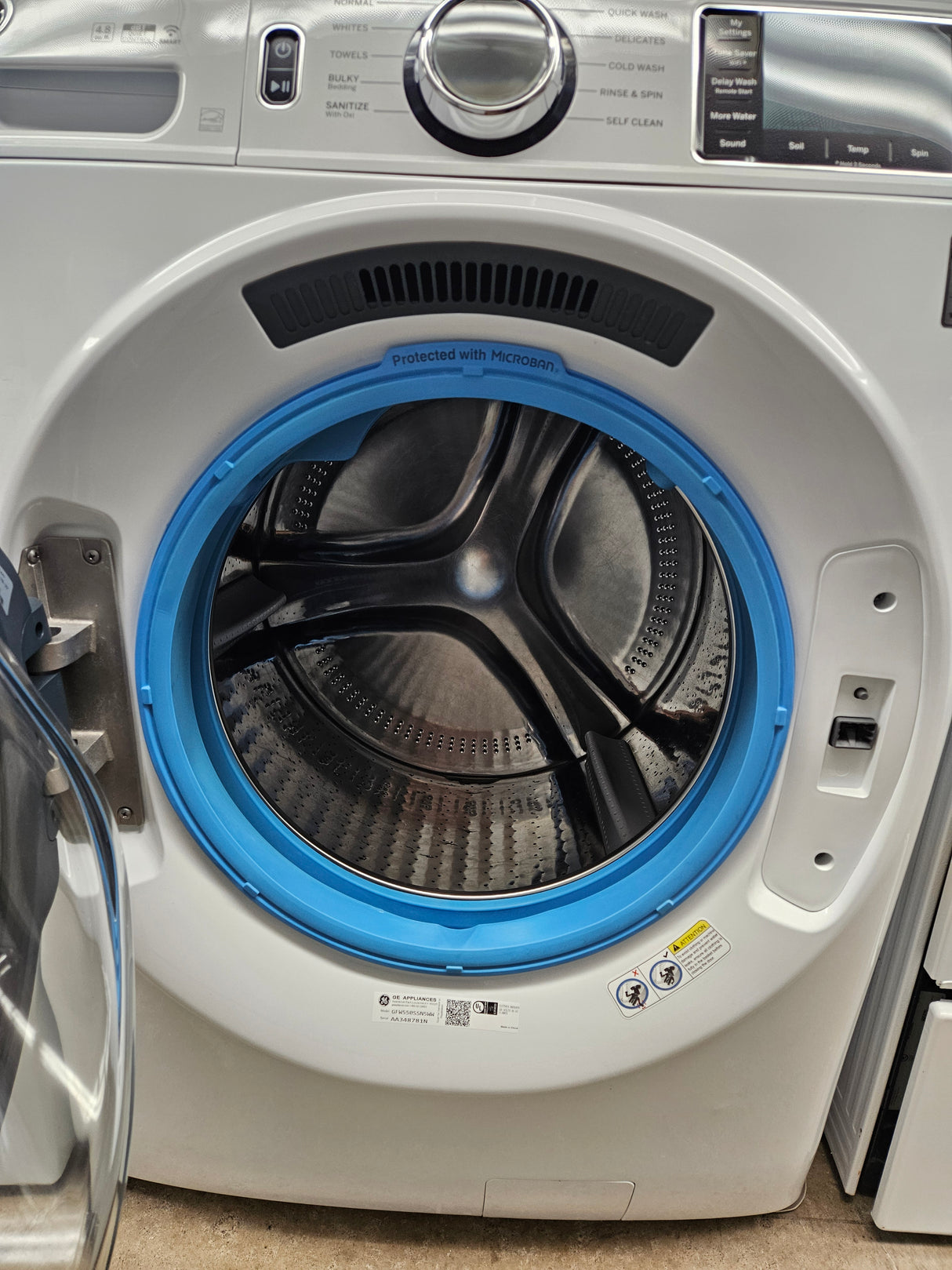 Reconditioned GE 4.8 Cu. Ft. Smart Front Load Washer GFW550SSN5WW