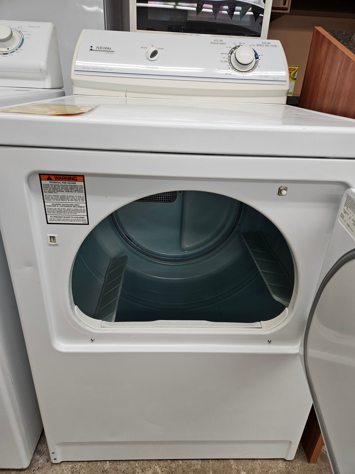 Reconditioned Maytag 27" Electric Dryer PYE2200AYW