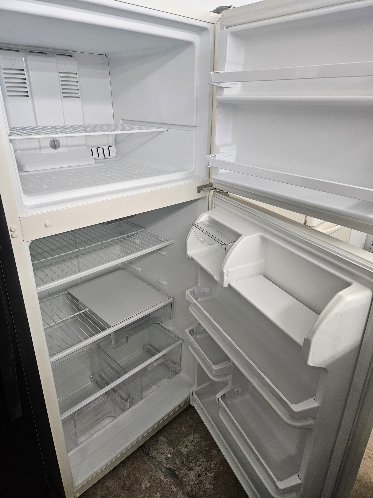 Reconditioned Whirlpool 30" Top-Freezer Refrigerator WRT108FZDT00