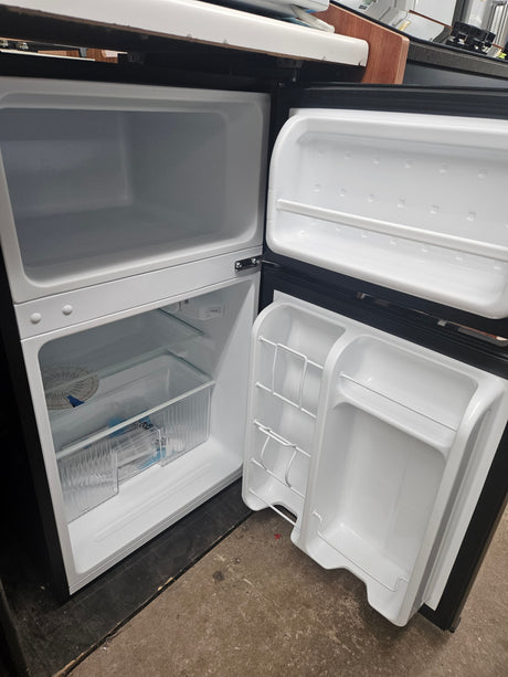 Reconditioned Midea 3.1 Cu. Ft. Compact Refrigerator MRM31D2BST