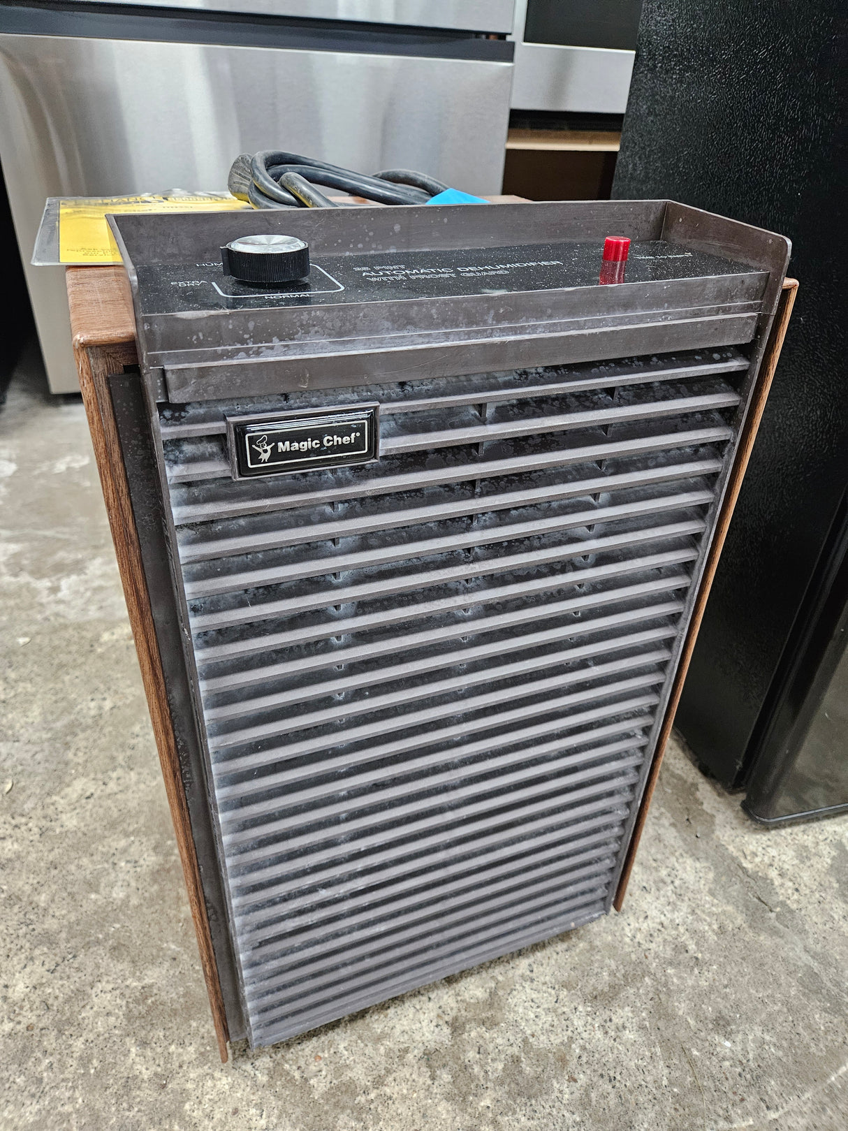 Reconditioned Magic Chef DH25L Dehumidifier DH25L