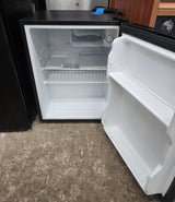 Reconditioned SPT Compact Refrigerator RF-250SS