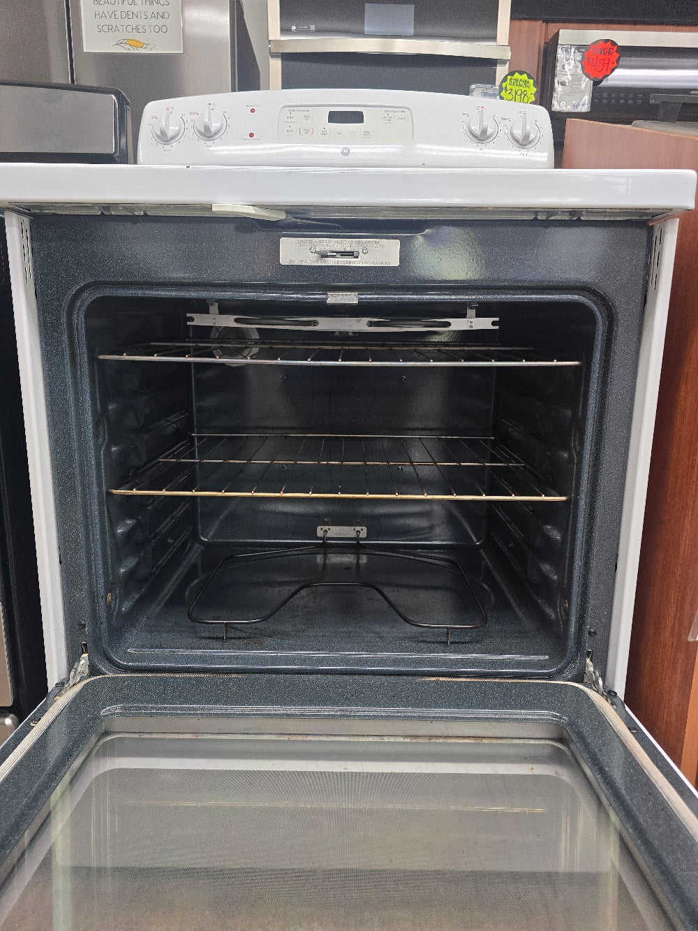 Reconditioned GE 30" Free-Standing CleanDesign Electric Range JB620DR4WW