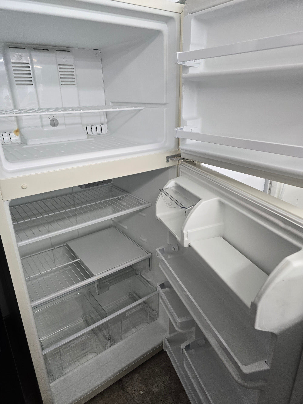 Reconditioned Whirlpool 30" Top-Freezer Refrigerator WRT108FZDT00