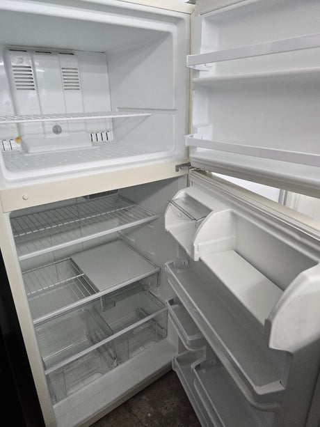 Reconditioned Whirlpool 30" Top-Freezer Refrigerator WRT108FZDT00