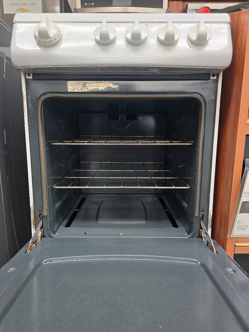 Reconditioned Hotpoint 20" Free-Standing Gas Range RGA720PK2WH