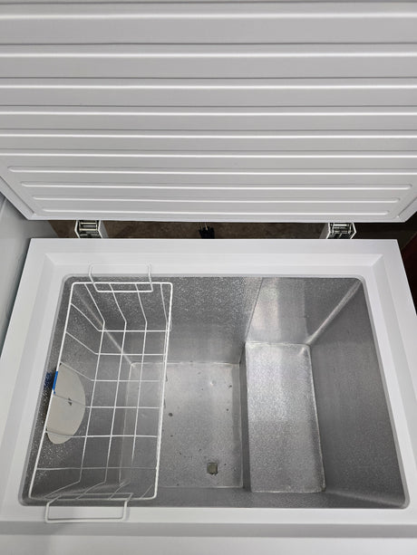Reconditioned Holiday 5-cu ft Manual Defrost Chest Freezer LCM050LC