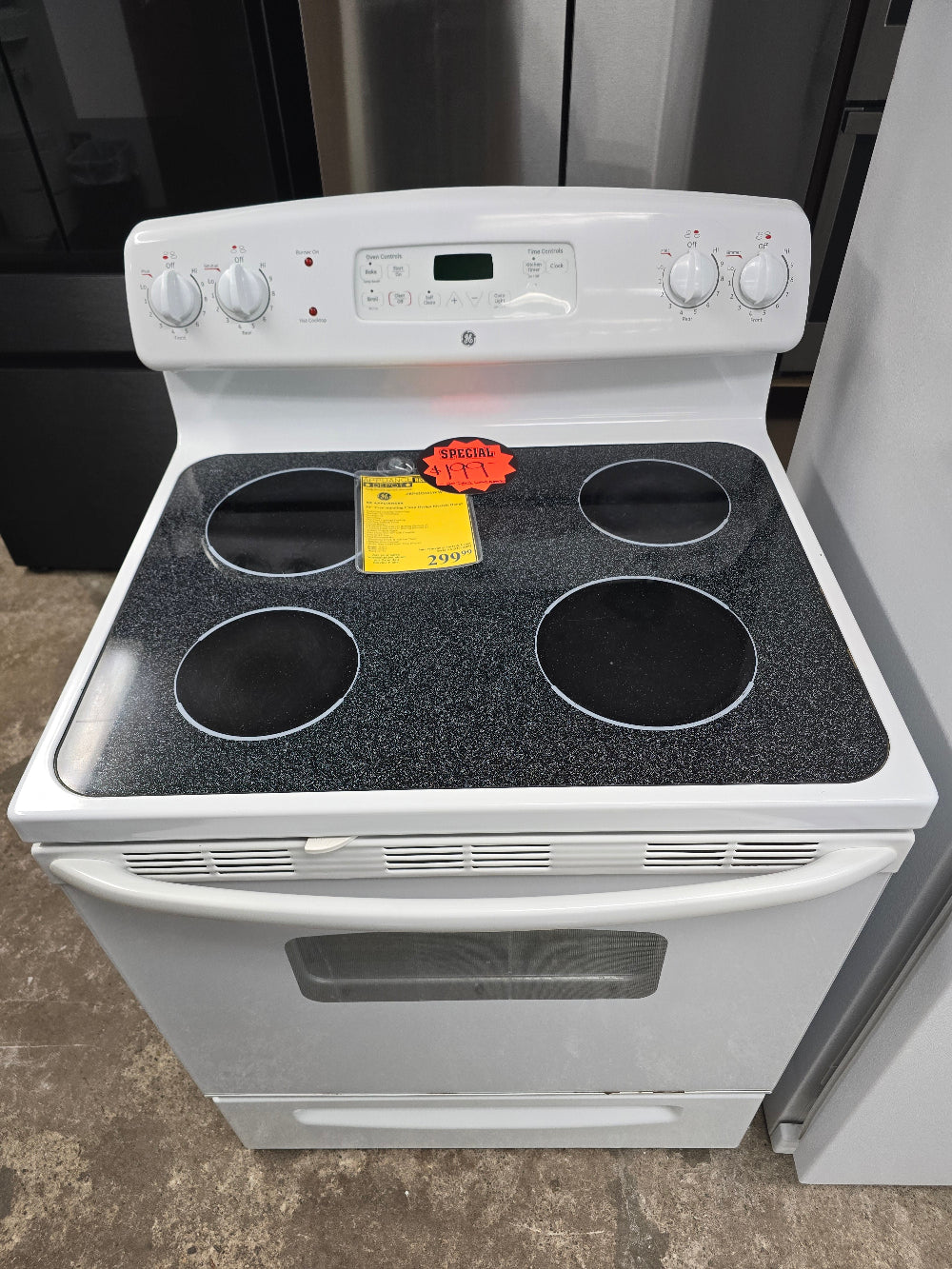 Reconditioned GE 30" Free-Standing Clean Design Electric Range JBP62DM2WW