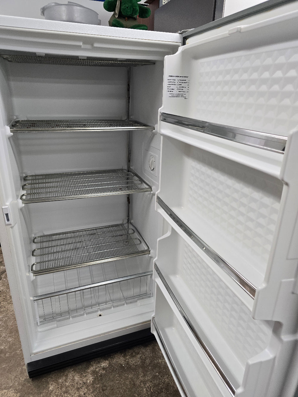 Reconditioned Montgomery Ward 15.2 cu. ft. Upright Freezer HMG44258