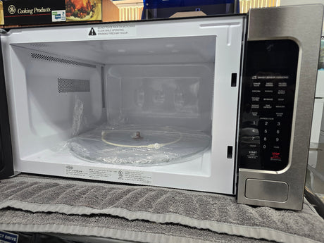 Reconditioned Cosmo 24" Countertop Microwave COS-BIM22SSB