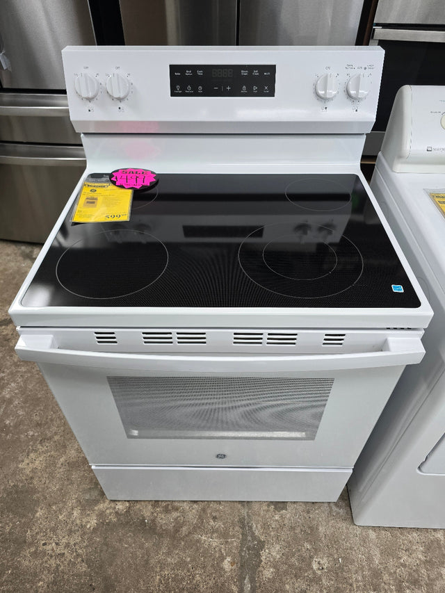 Reconditioned GE 30" Freestanding Electric Range GRF400PV1WW