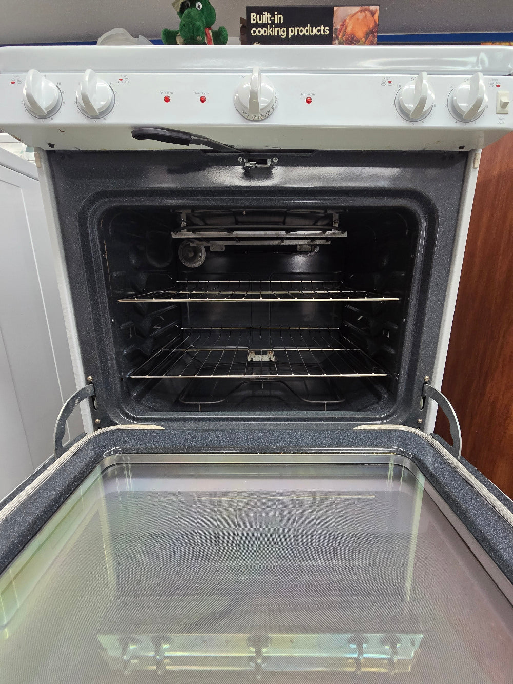 Reconditioned GE 30" Free-Standing Electric Range JBP15DM1WW