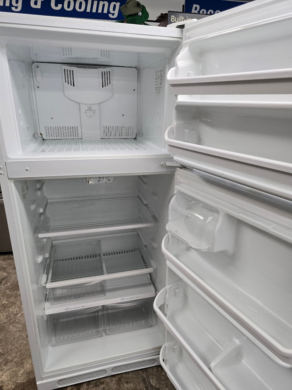 Reconditioned Gibson Top Mount Refrigerator 16.5 Cubic Feet GRT17G4BW1