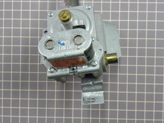 Valve and Pipe Assembly 37001127