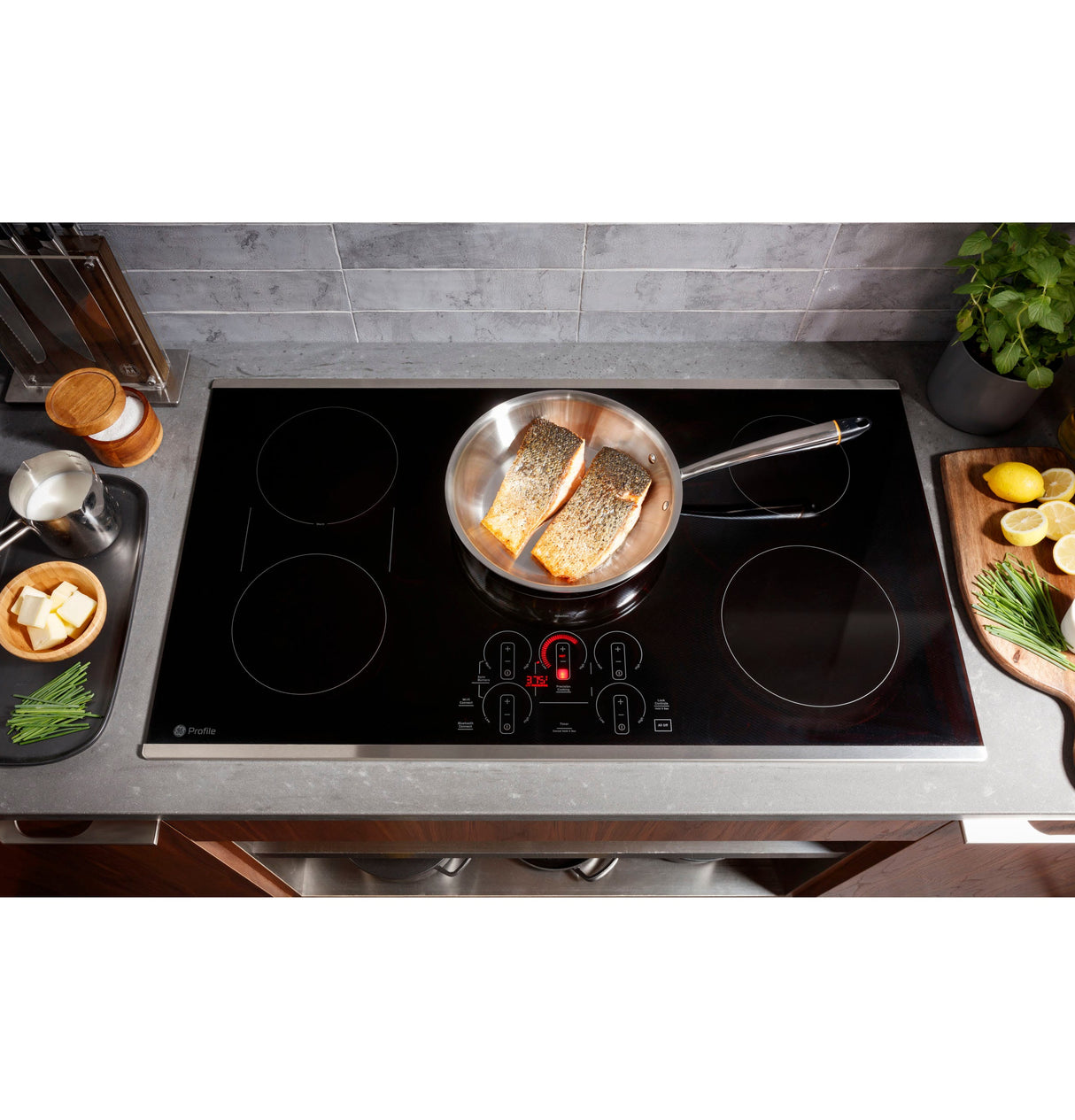 GE Profile 30" Built-In Touch Control Induction Cooktop PHP9030DTBB (S&D)