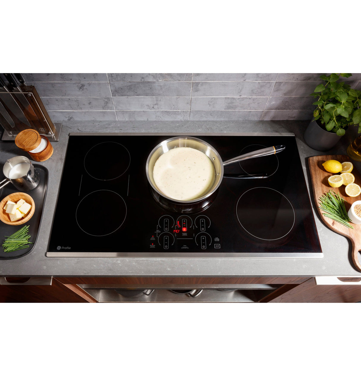 GE Profile 30" Built-In Touch Control Induction Cooktop PHP9030DTBB (S&D)