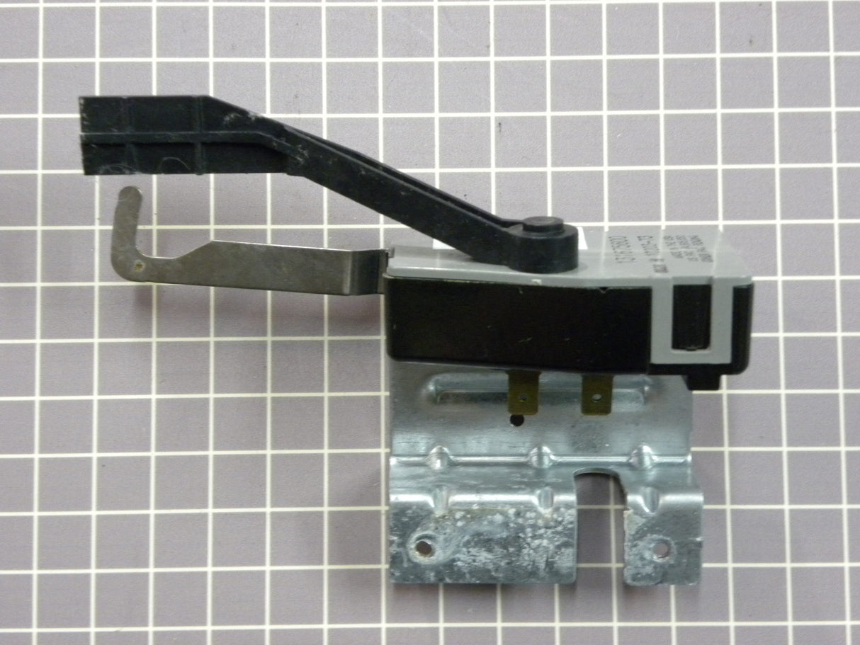 Lid Latch 131675600