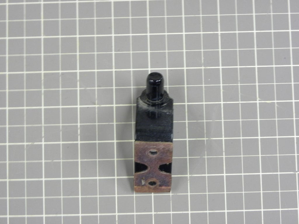 Lower Hinge WR13X596