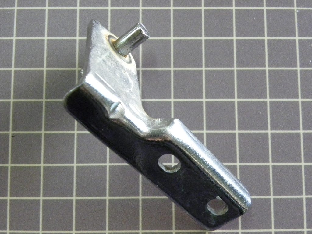 Middle Door Hinge WR13X666