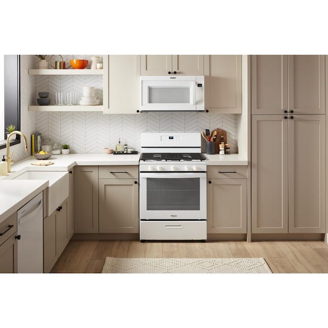 Whirlpool 5.1 Cu. Ft. Freestanding Gas Range with Edge to Edge Cooktop WFG505M0MW