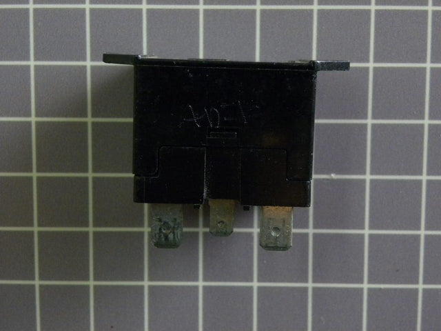 Relay 697812