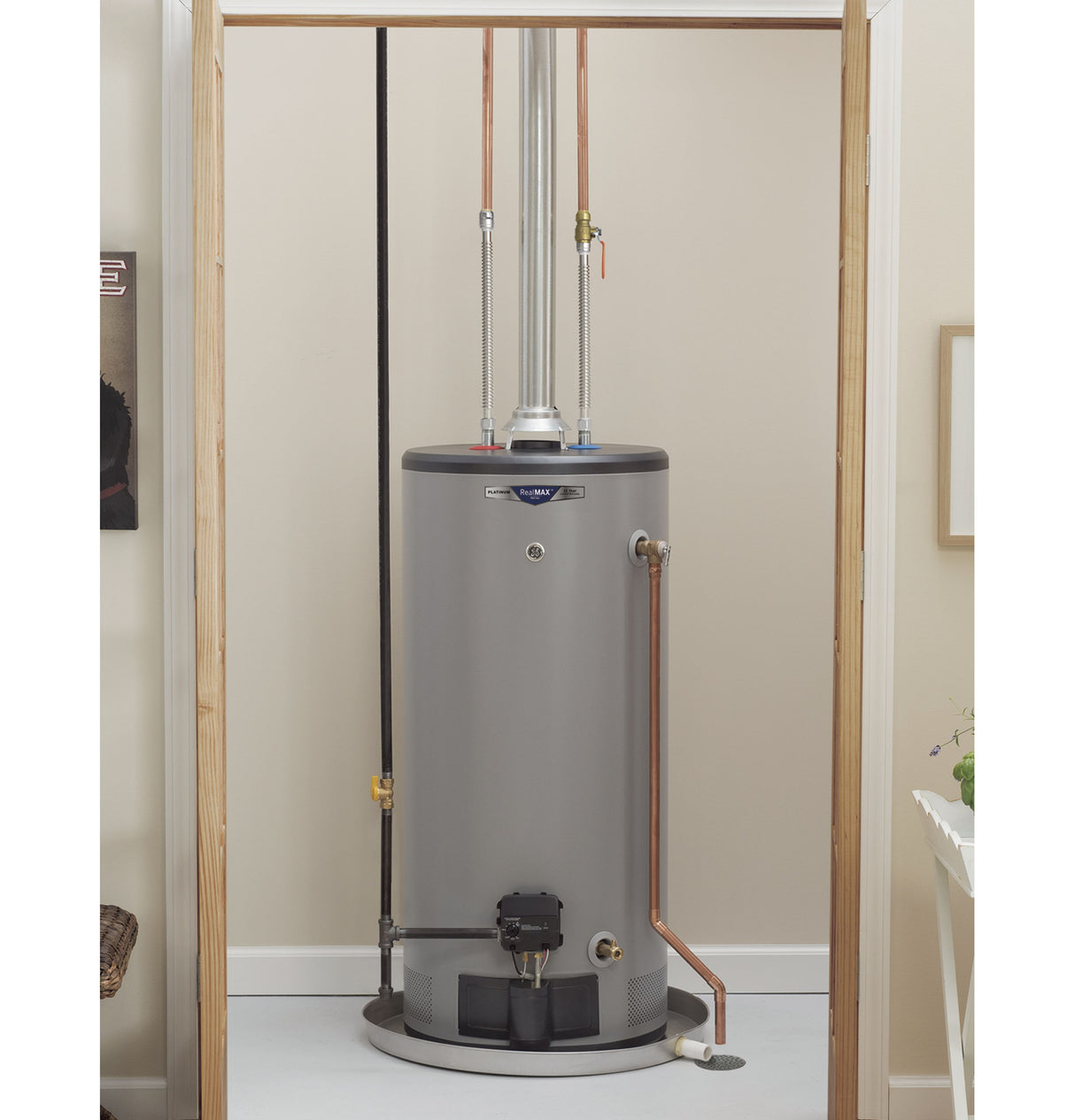GE RealMAX Choice 50-Gallon Short Natural Gas Atmospheric Water Heater GG50S08BXR
