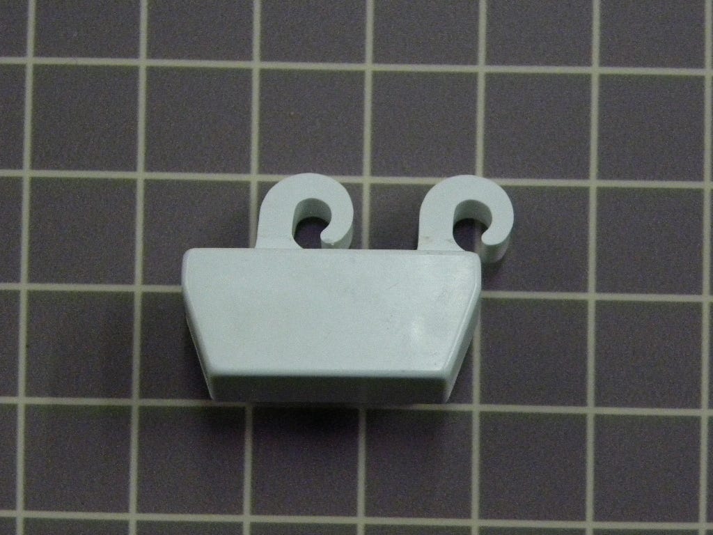 RH Retainer Bracket 5303323480
