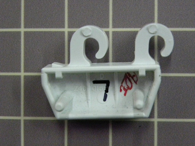 LH Retainer Bracket 5303323481