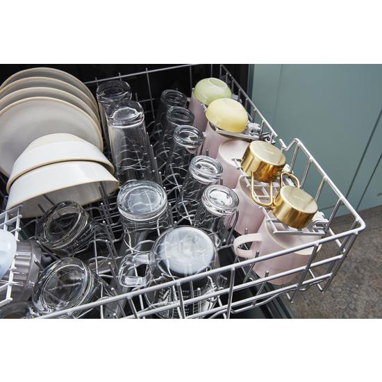 Whirlpool 55 dBA Quiet Dishwasher with Boost Cycle and Pocket Handle WDP540HAMZ