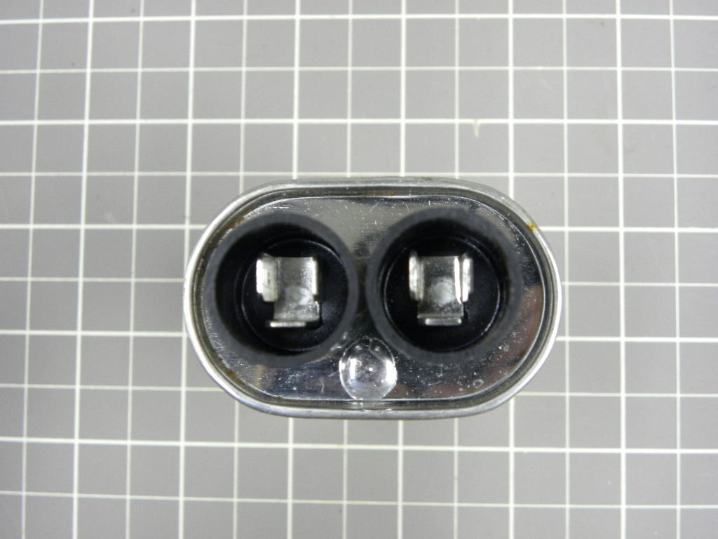 Capacitor 0CZZW1H004A